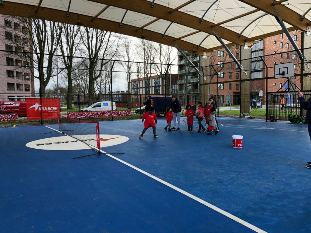 Nieuwbouw sportveld overkapping Krajicek Playground, Rotterdam