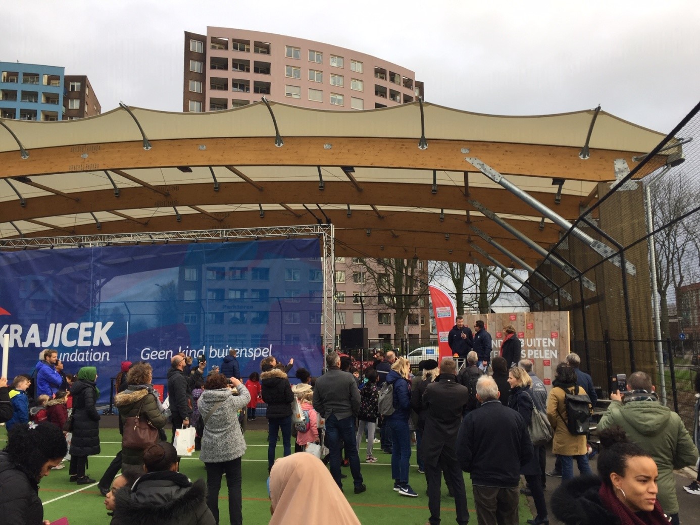 Presentatie van de duurzame sportveld overkapping Krajicek Playground, Rotterdam