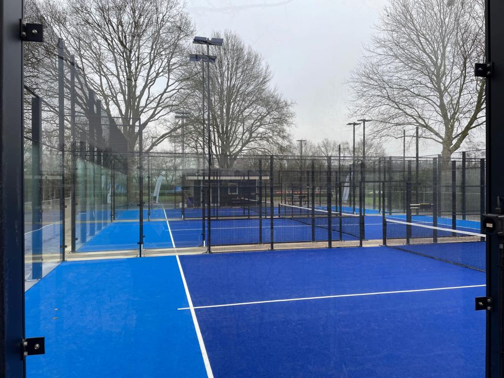 Nieuwbouw 3 padelbanen sportaccommodatie Borgelerbad, Deventer