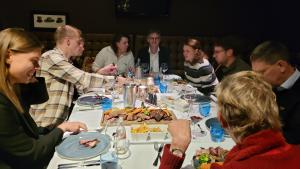 shared dinner jubileum Wim Bouwhuis en familie